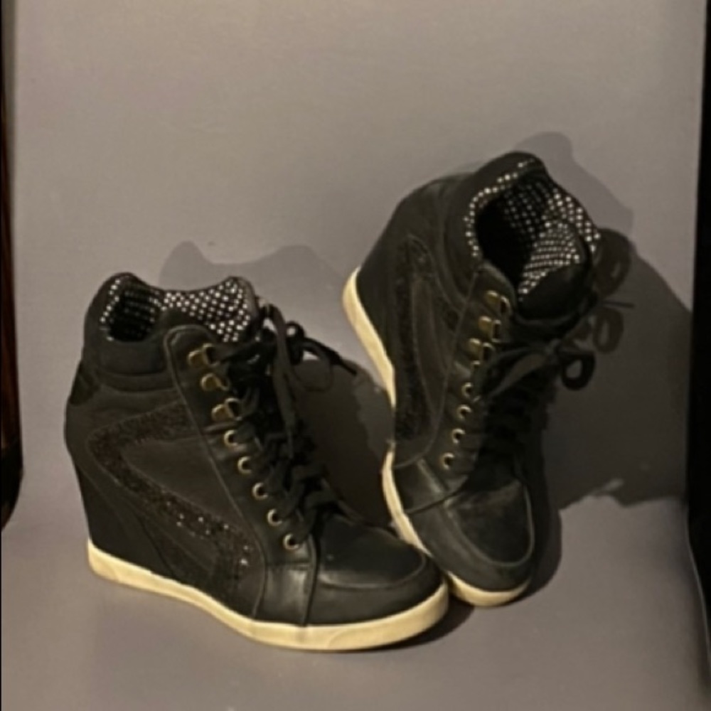 Rouge hidden heel sneakers